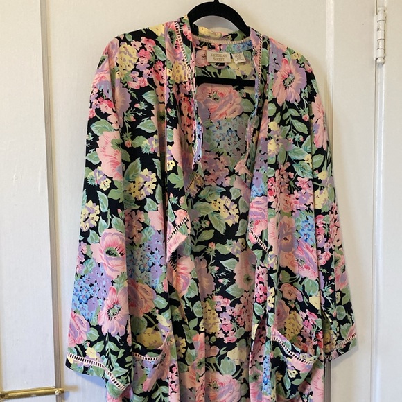 Vintage Victoria’s Secret floral robe - Picture 2 of 10